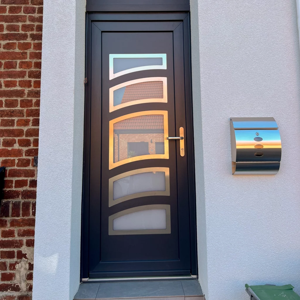 porte posée dans le nord par Oméo