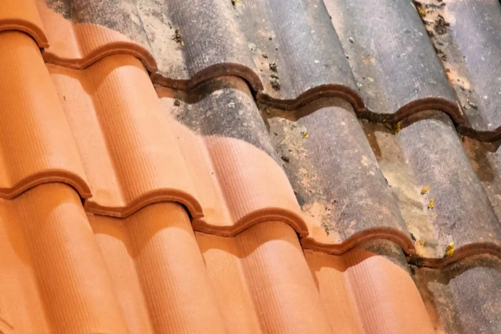 traitement d'une toiture avec de l'hydrofuge